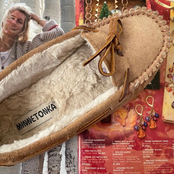 MINNETONKA Women's Sheepskin Rubber Sole Slippers: Size 9; EXCELLENT CONDITION - Picture 2 of 9